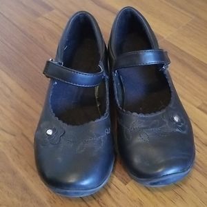 Girls size 13 pretty black shoes.
